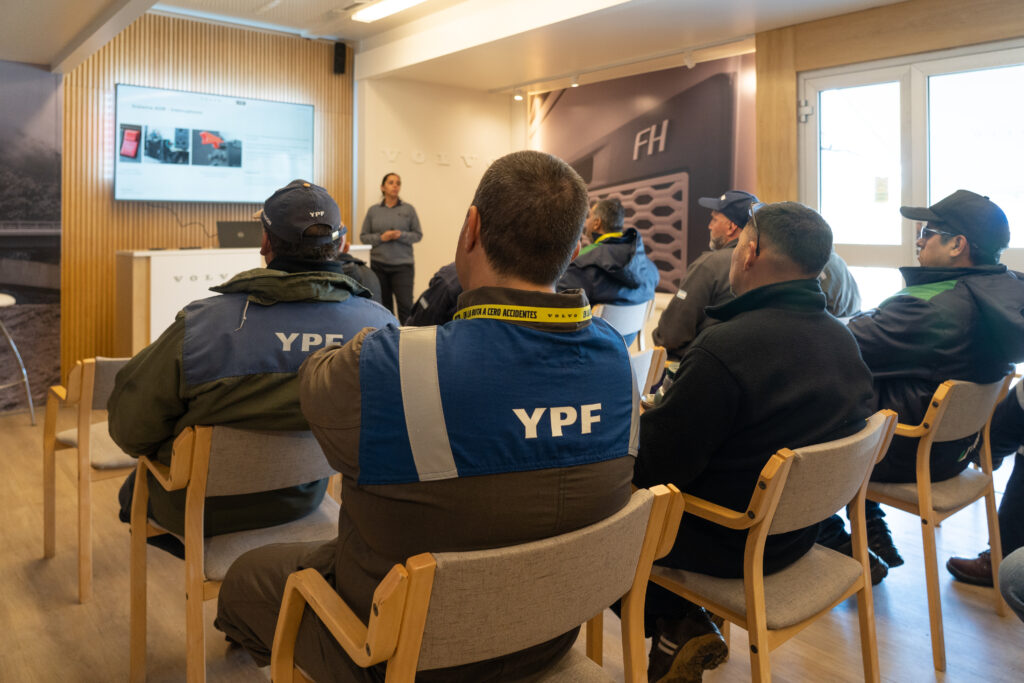 Capacitación y seguridad, Volvo Trucks-YPF