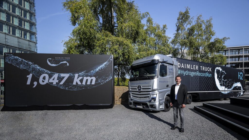 Nuevo-récord-de-Mercedes-Benz-y-Daimler-Truck