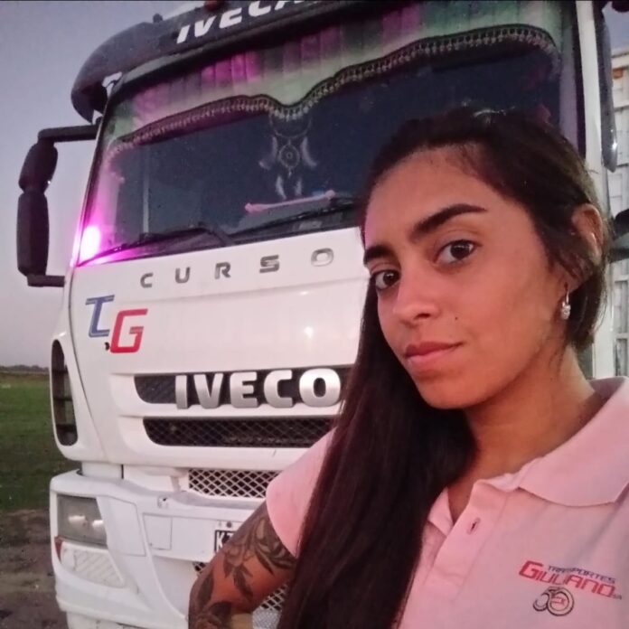 En-su-día-más-mujeres-al-volante-de-camiones